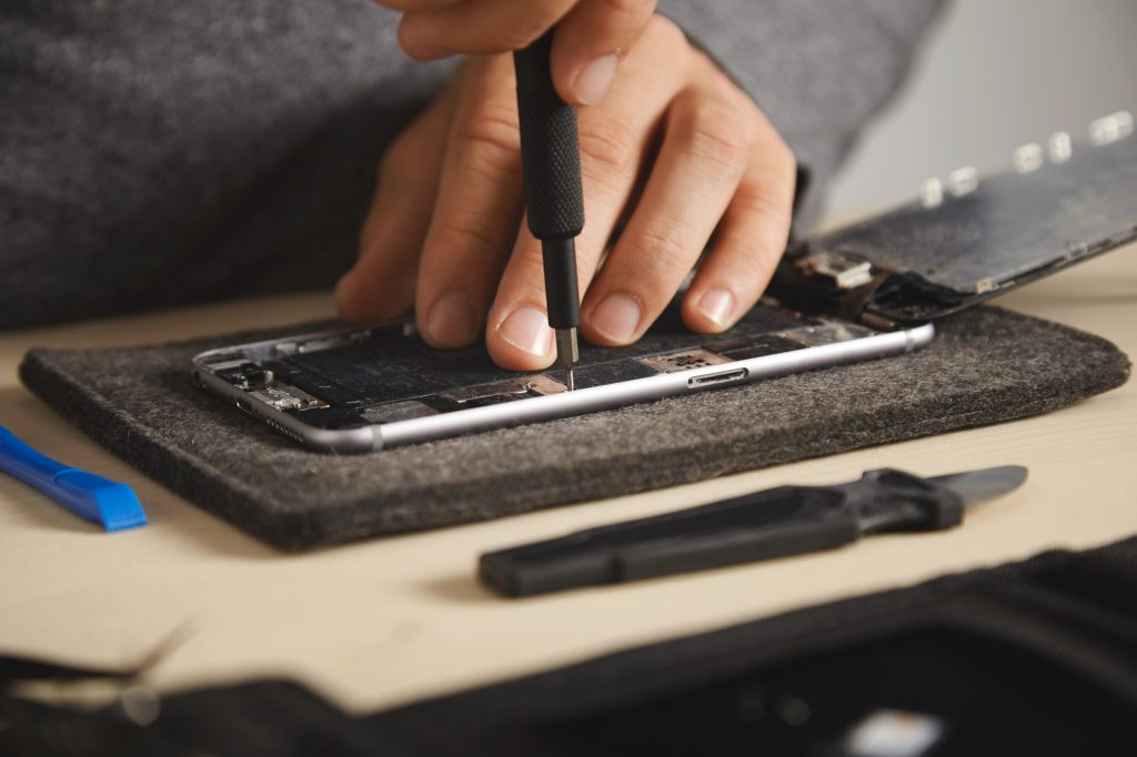 Computer and phone repairment service